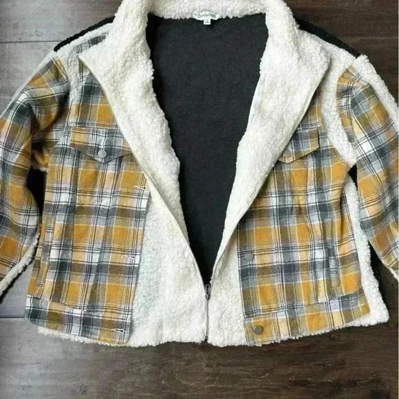 Davi & Dani RILEY PLAID & SHERPA
JACKET Size Medium And Large - Picture 5 of 9